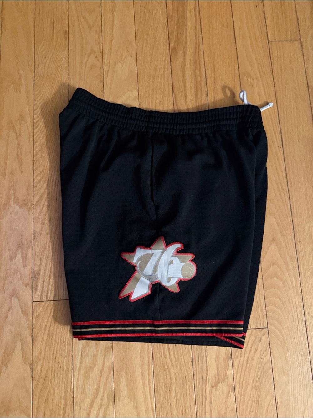 76ers Mitchell & Ness vintage shorts